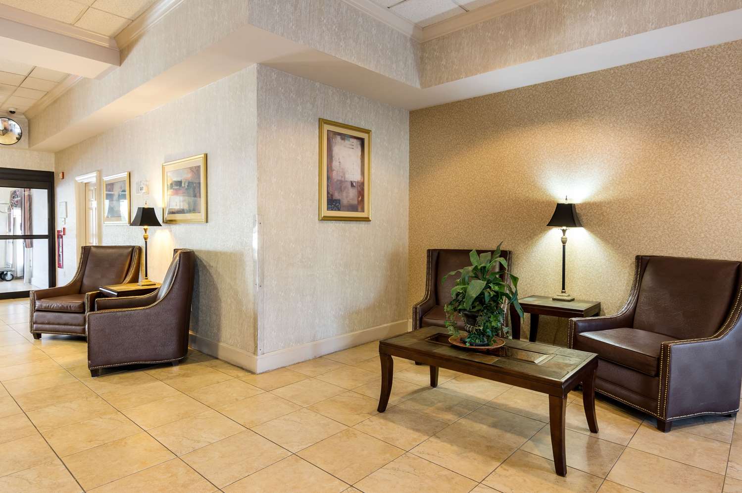 Quality Inn Near Joint Base Andrews-Washington Area 25/36