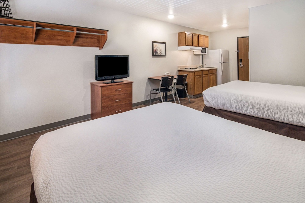 WoodSpring Suites Denton 17/35