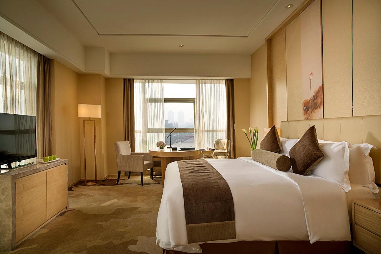 Premium, King Bed, City View