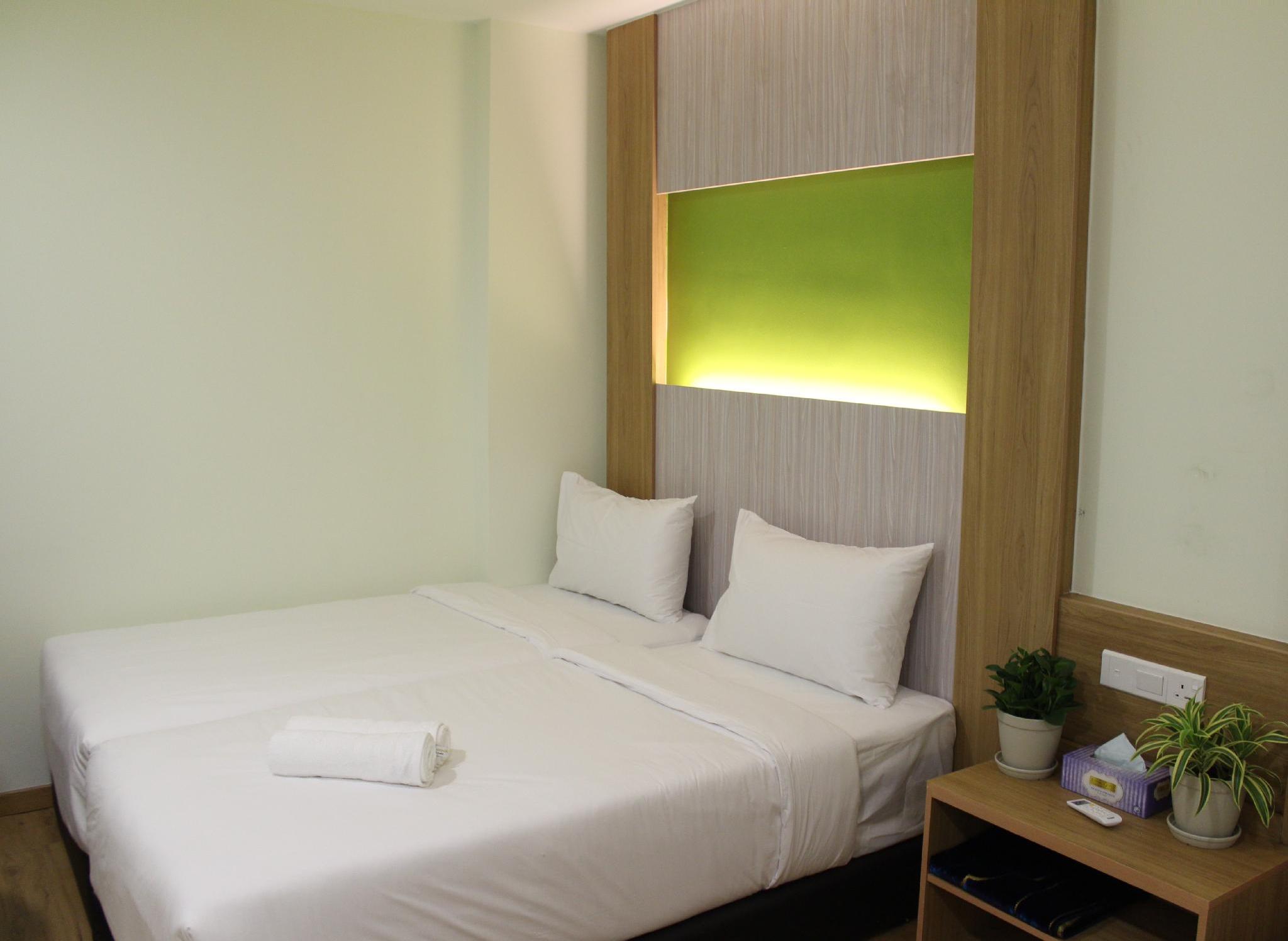 Deluxe, Twin Beds, No Window