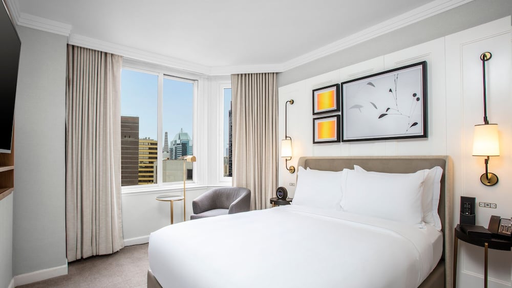 DELUXE, QUEEN BED, CITY VIEW