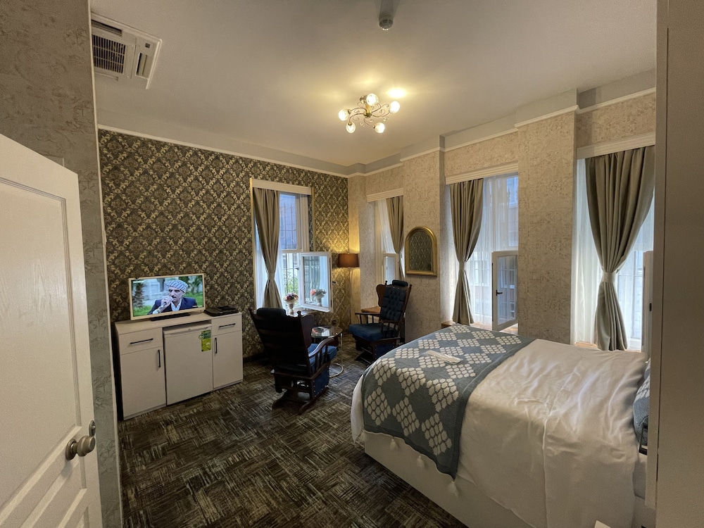 Moda Suites 8/50