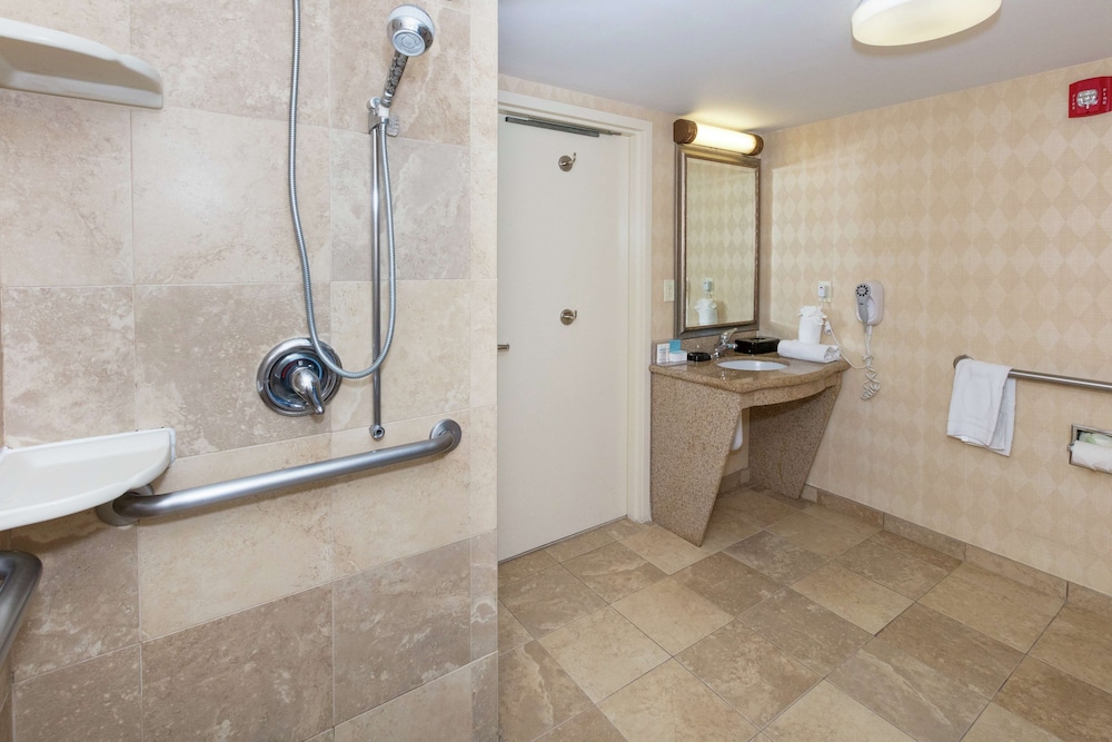 Hampton Inn And Suites Jacksonville Airport 16/42