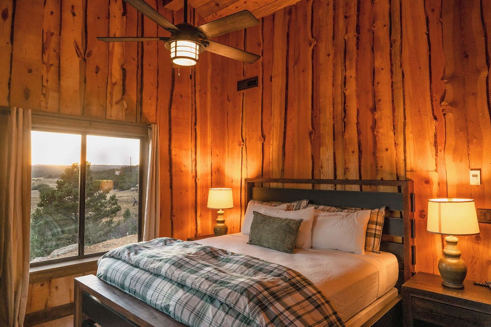 Lodge, 6 Beds, 3 King Beds، Zion Mountain Ranch 3/8