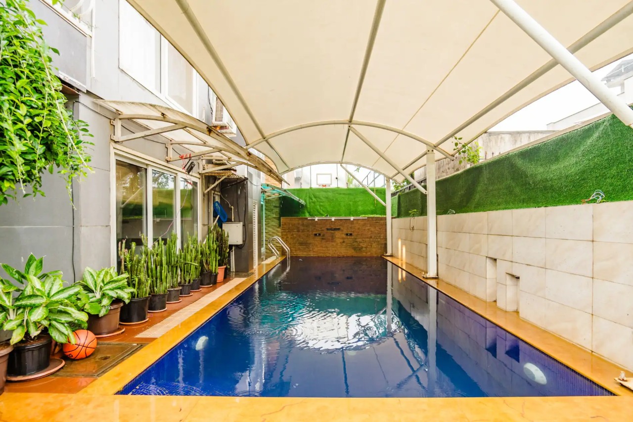 ELIVAAS Moonstone Meadows 9 BHK Retreat With Private Pool, Garden, Gazebo and Jacuzzi 10/16