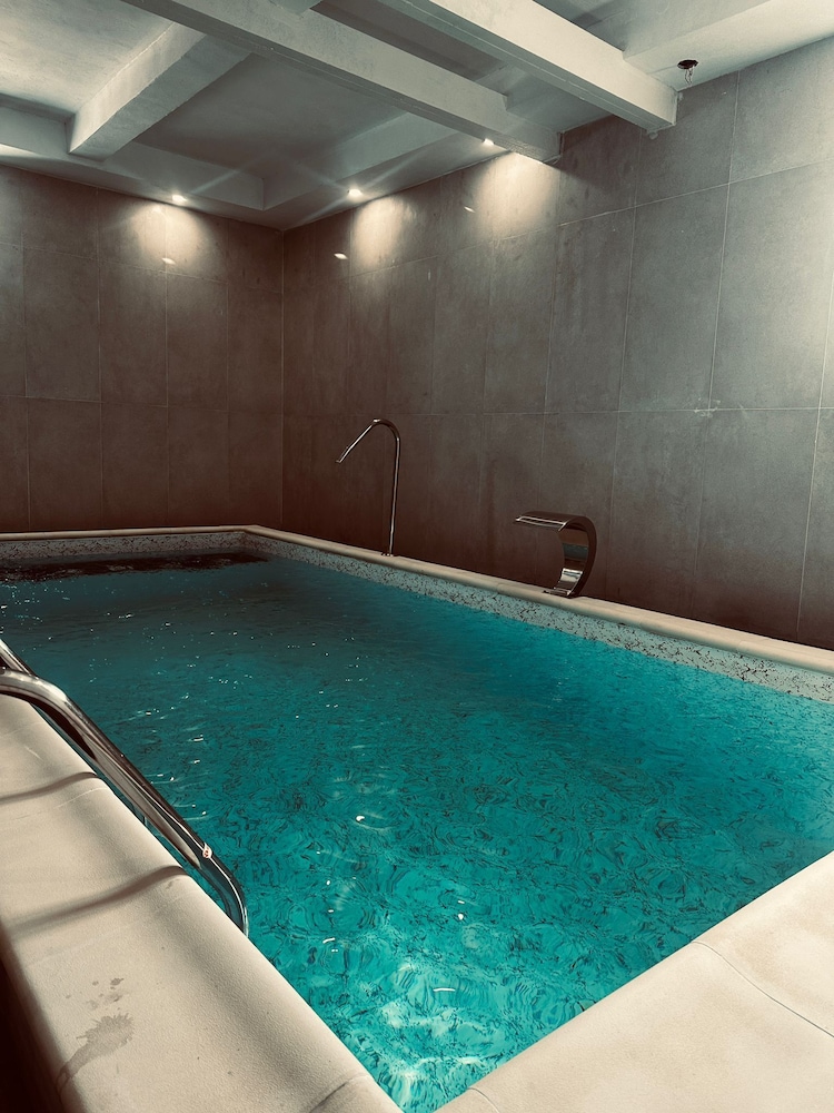 HOTEL BULEVARD PREDEAL 37/56