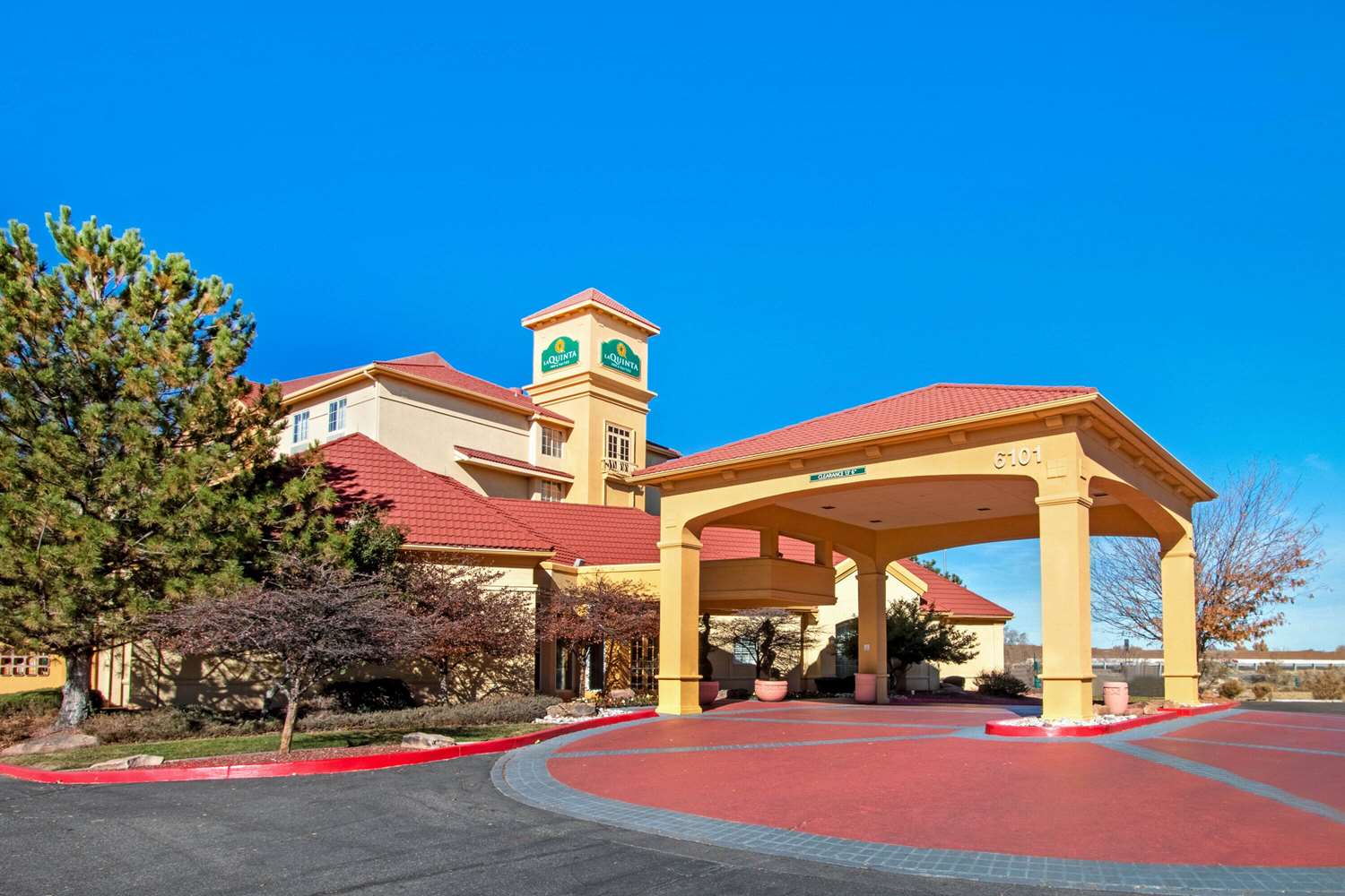 La Quinta Inn & Suites by Wyndham Albuquerque West 17/21