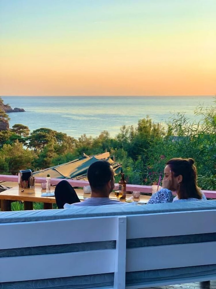 Turan Hill Lounge 7/50