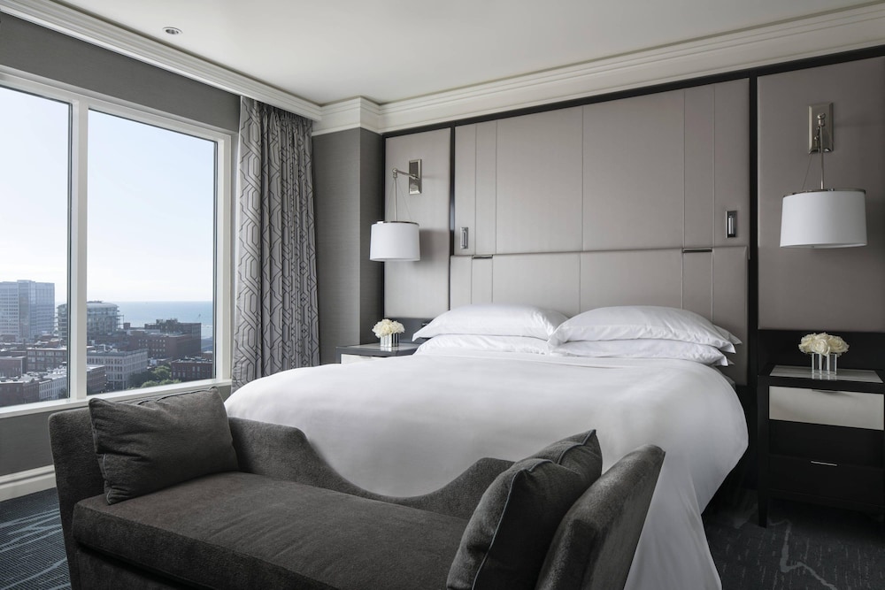 Room at THE RITZ-CARLTON CLEVELAND, CLEVELAND - OH