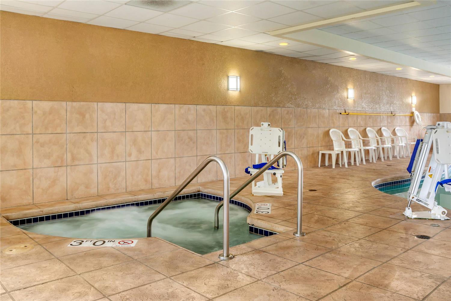 Sleep Inn and Suites Airport Milwaukee WI 23/38