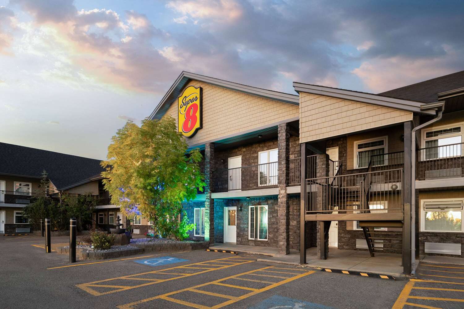 Super 8 By Wyndham Fort Mcmurray 2/31