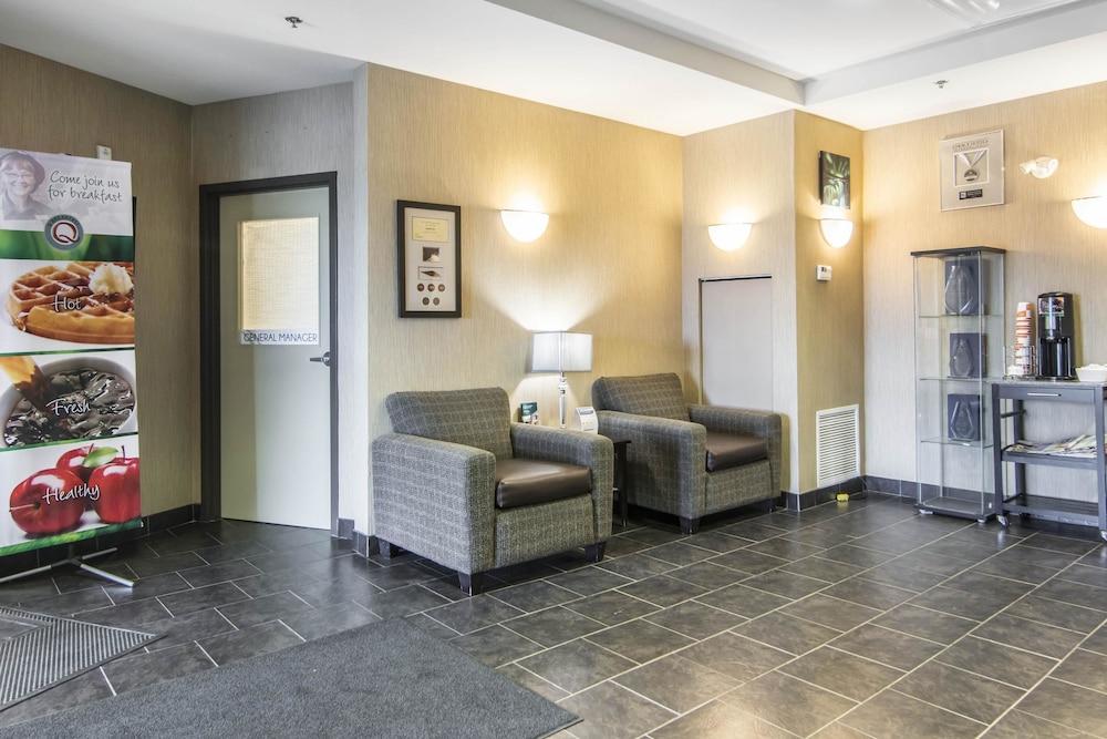 Quality Inn & Suites Thompson, MB 7/41