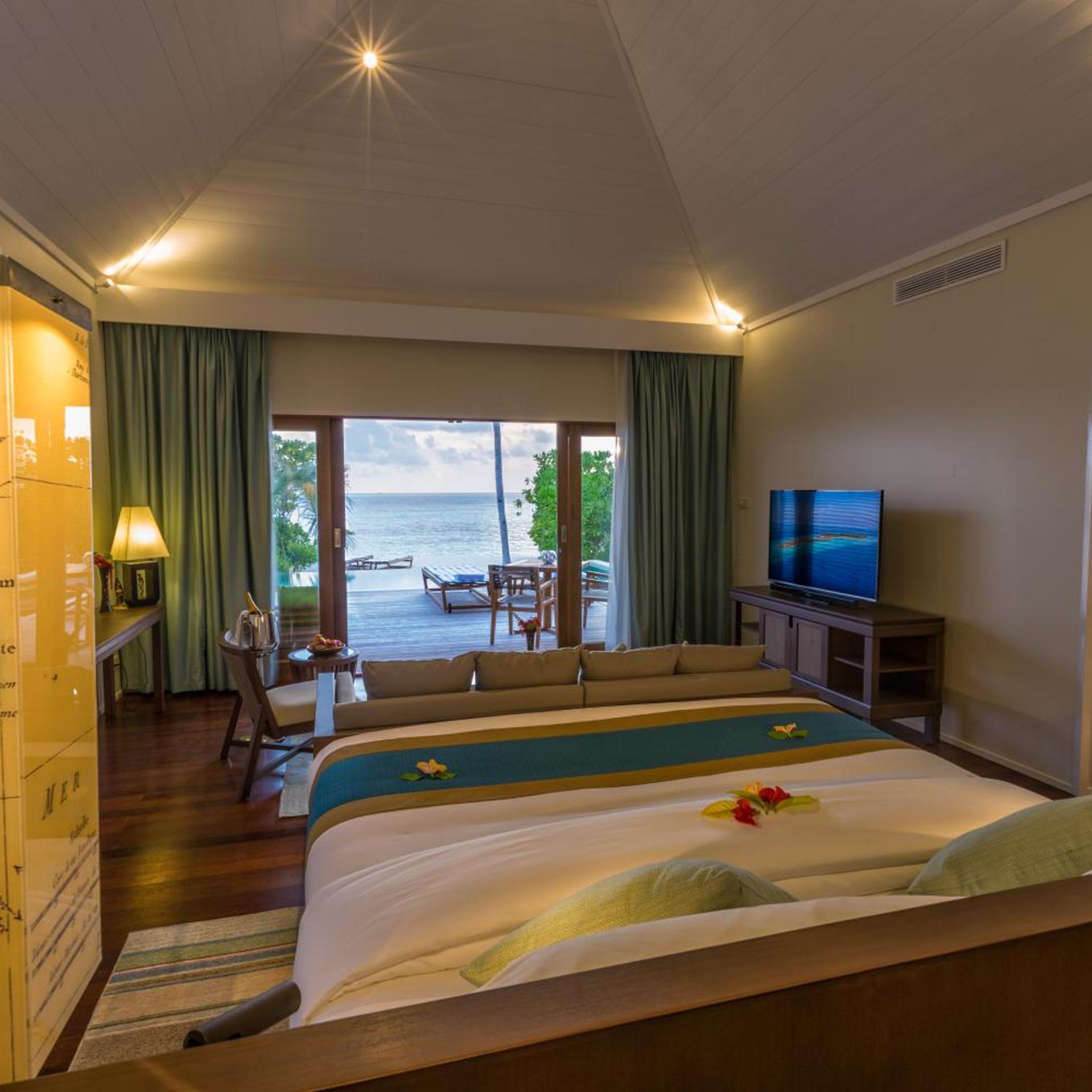 Beach Pool, Sunset, Villa, King Bed
