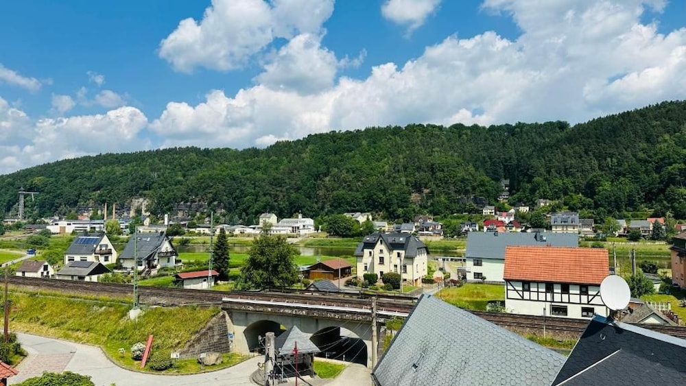 Hotel Erbgericht Krippen 44/50