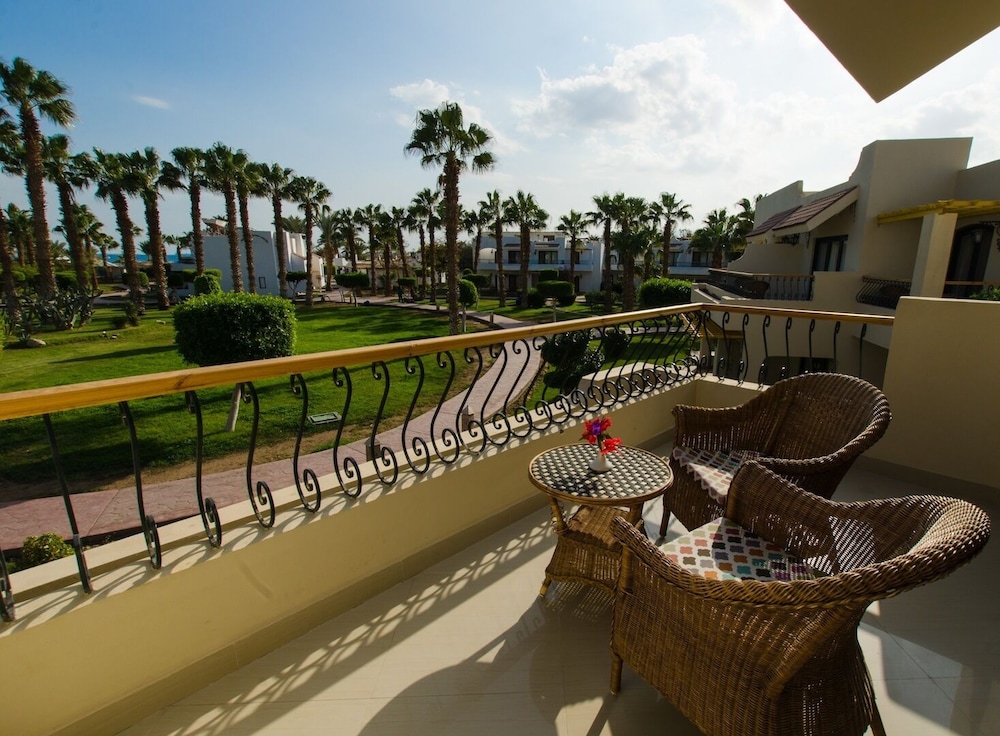 Lotus Bay Resort 22/43