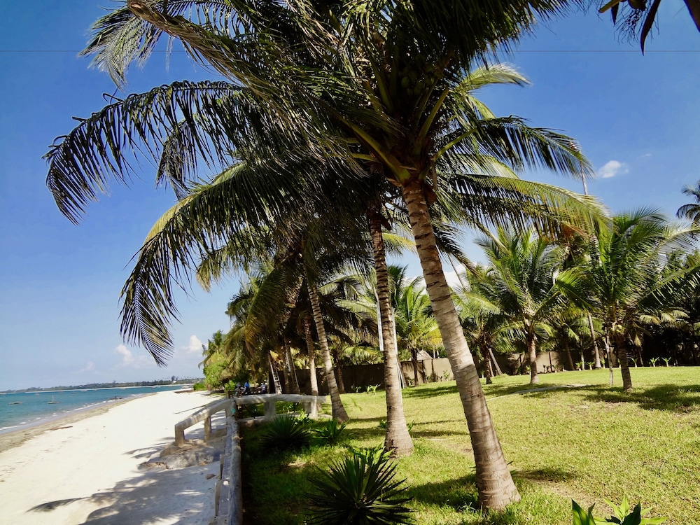 Oceanic Bay Hotel and Resort 29/43