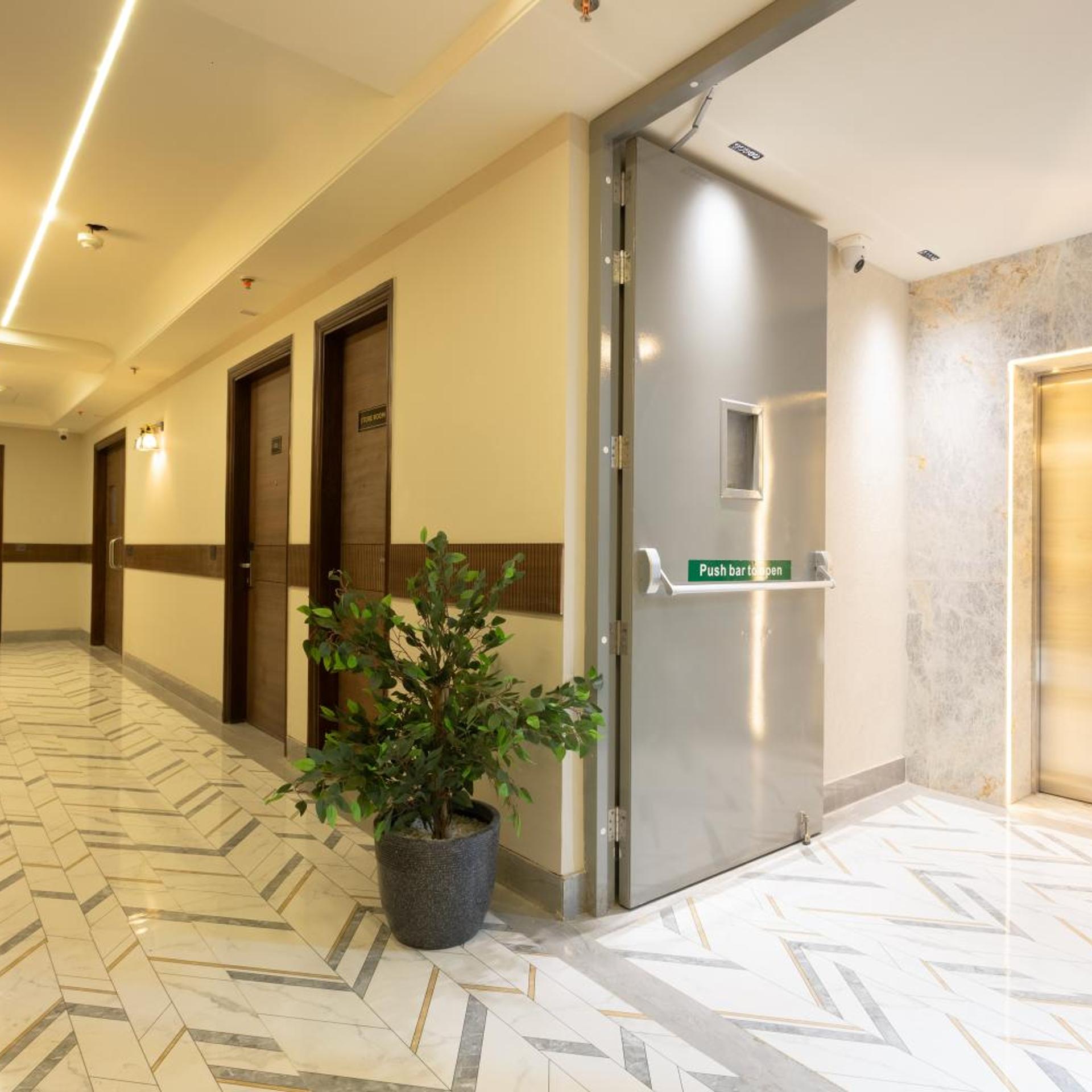 Saltstayz Premier Naraina Vihar 36/60
