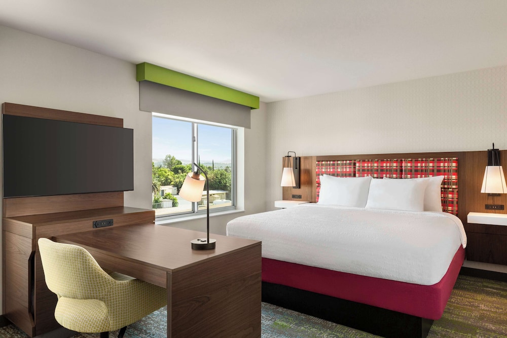 Studio, King Bed, Accessible