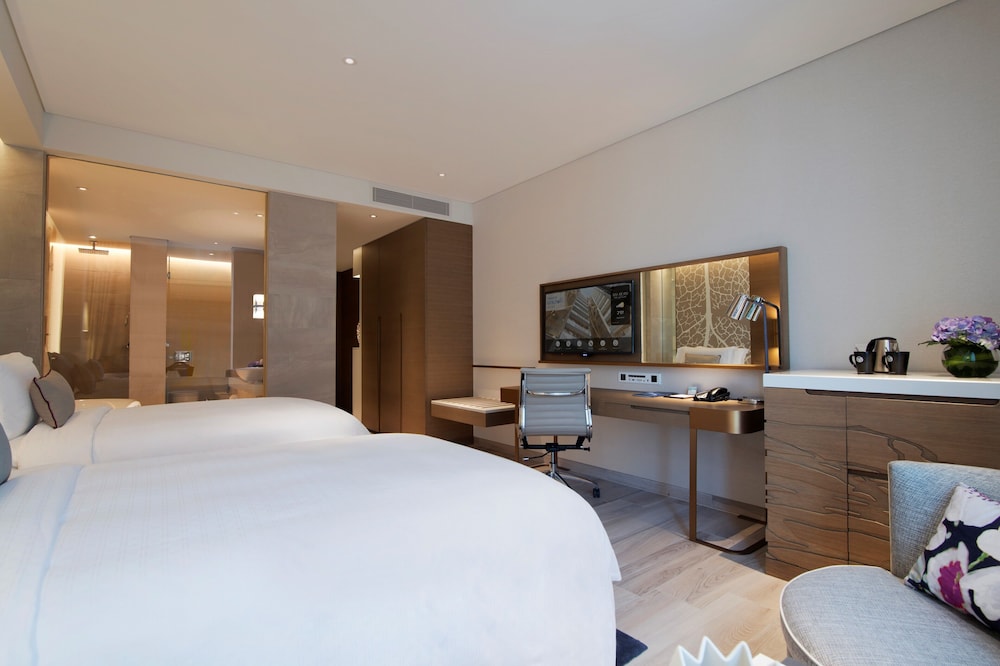 ROOM, TWIN BEDS, CITY VIEW
