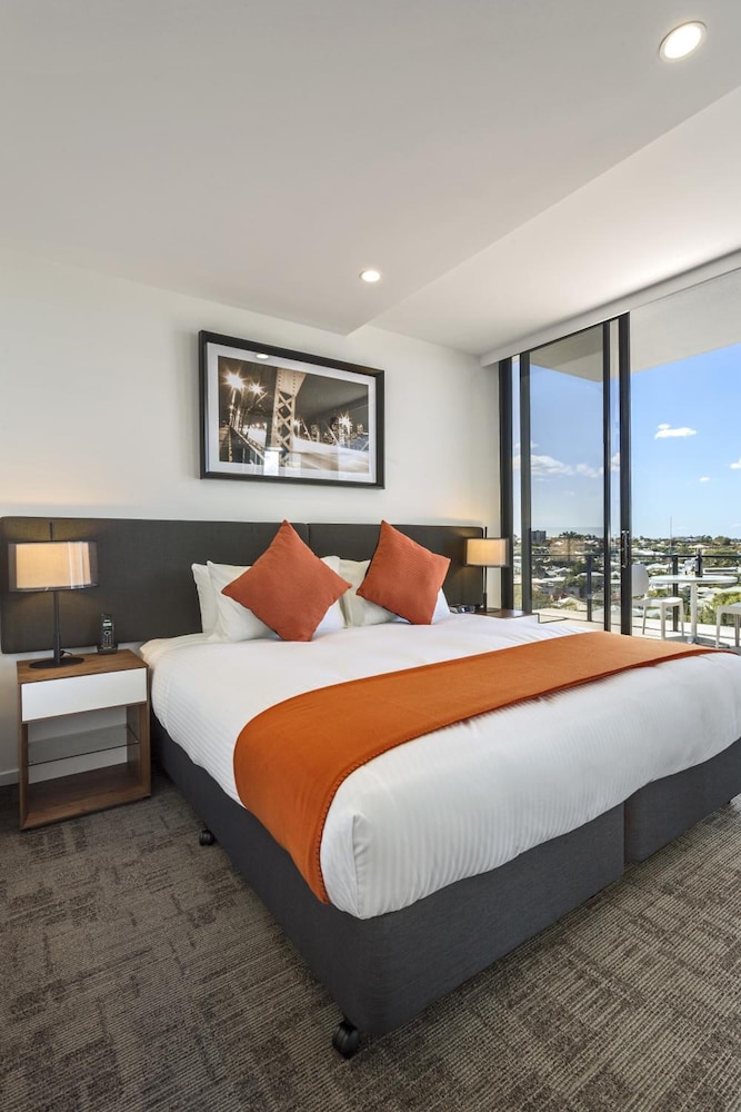 2 BEDROOMS, APARTMENT