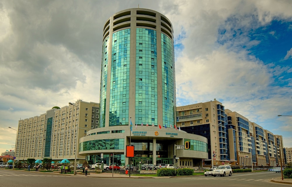 Diplomat Hotel Business Center 1/50