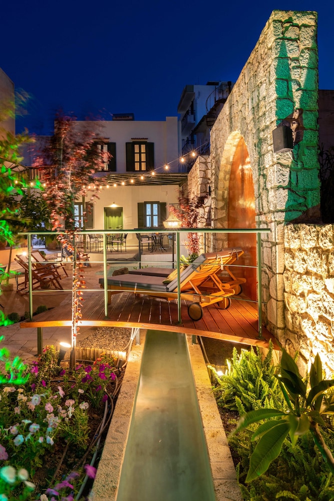 SPERVERI BOUTIQUE HOTEL 70/77