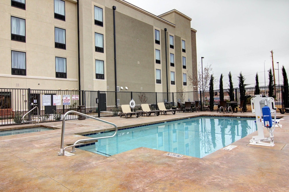 Comfort Suites Carlsbad 3/48