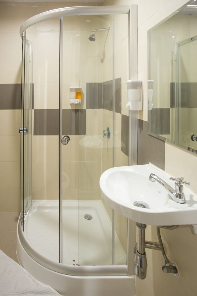 Le Bonheur Poshtel 38/39