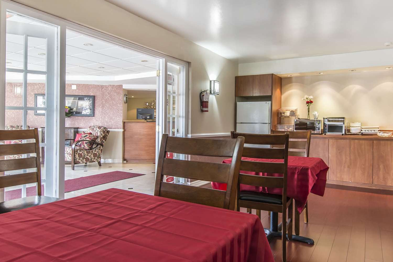 Econo Lodge Orillia 5/11