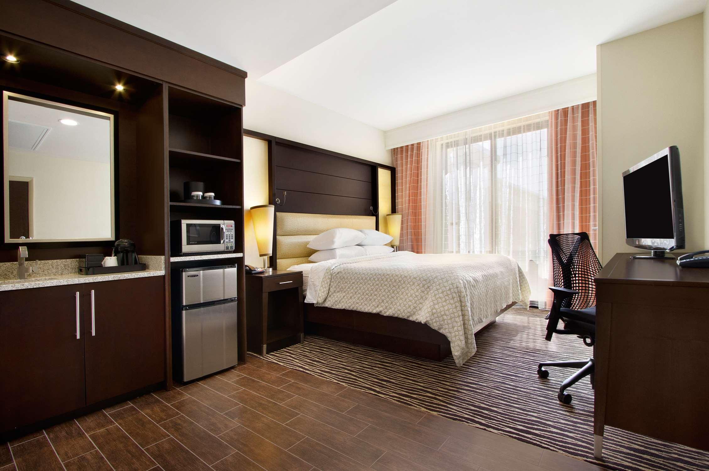 1 BEDROOM, KING BED