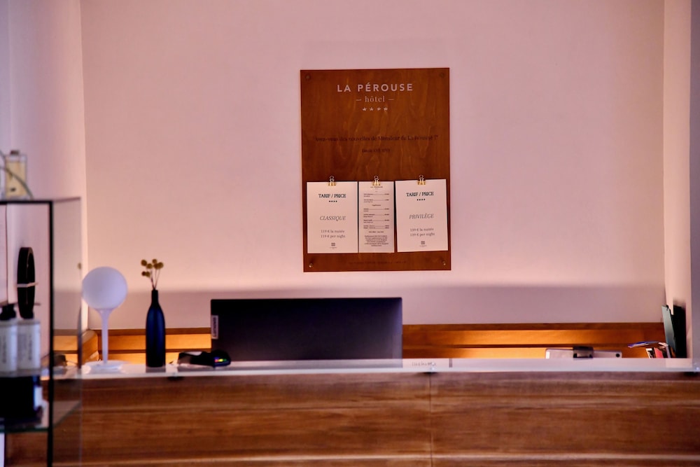 Hotel La Perouse 8/64