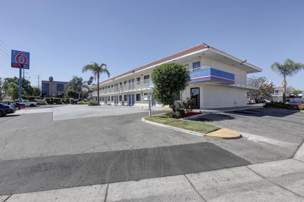 Motel6 Corona, CA - Norco 54/70