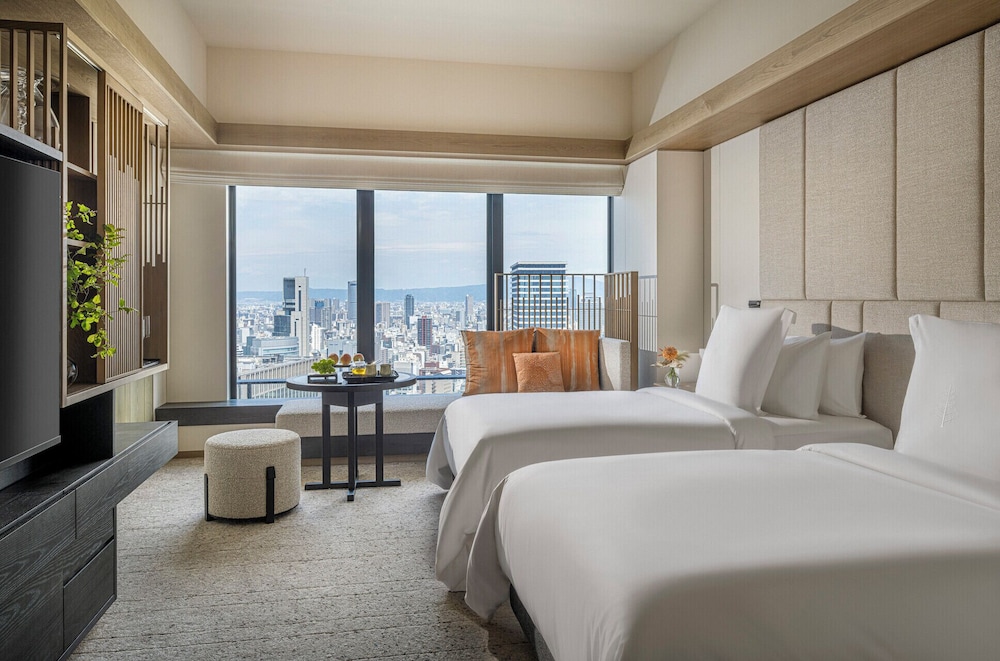 DELUXE, TWIN BEDS