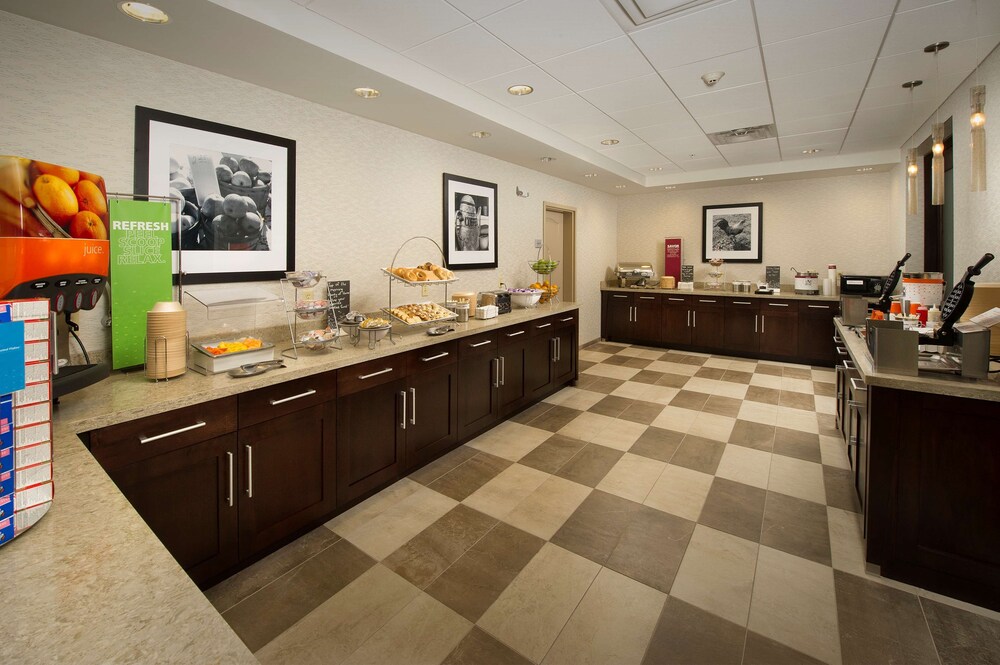 Hampton Inn & Suites Syracuse/Carrier Circle 7/47