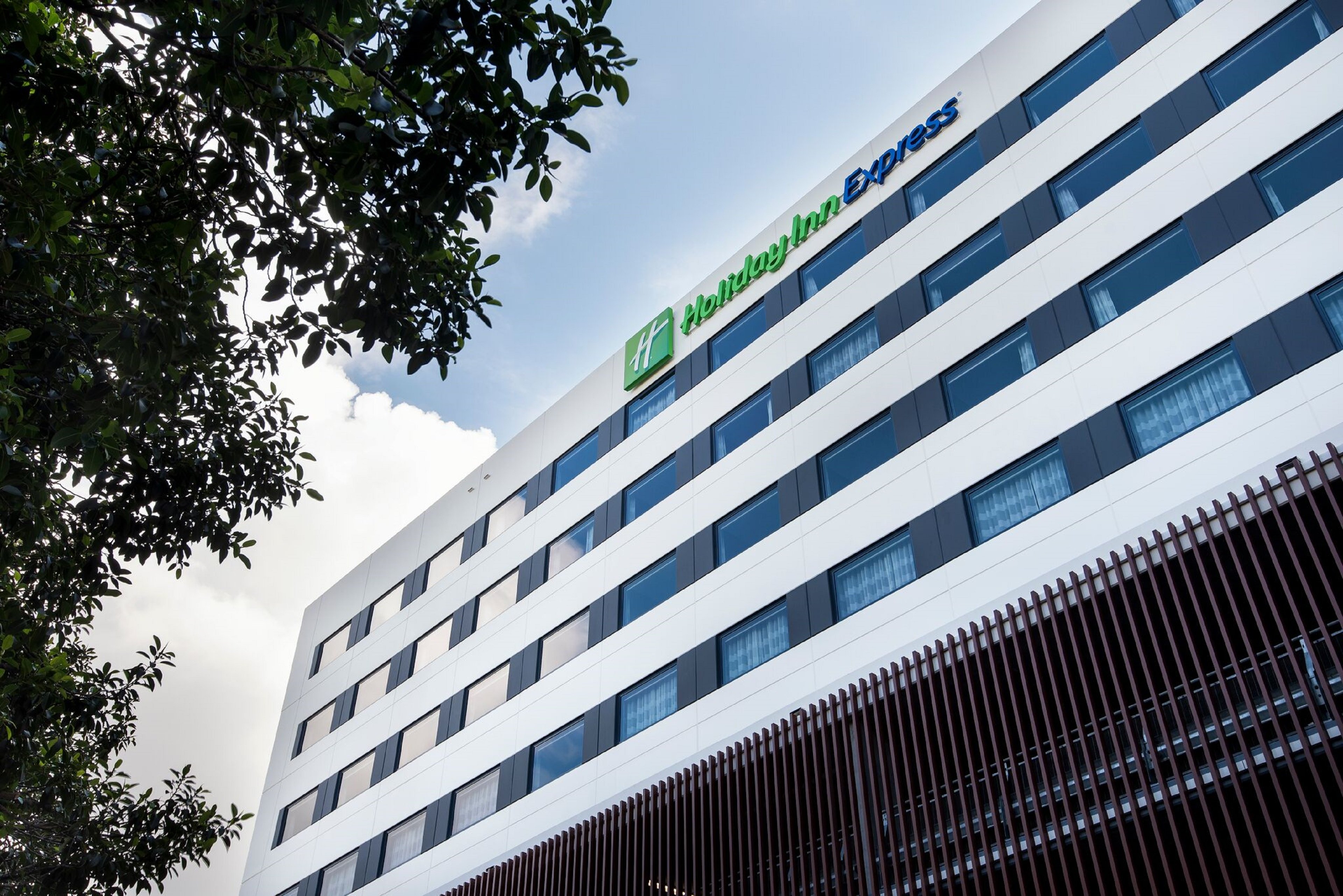 HOLIDAY INN EXPRESS NEWCASTLE 2/63
