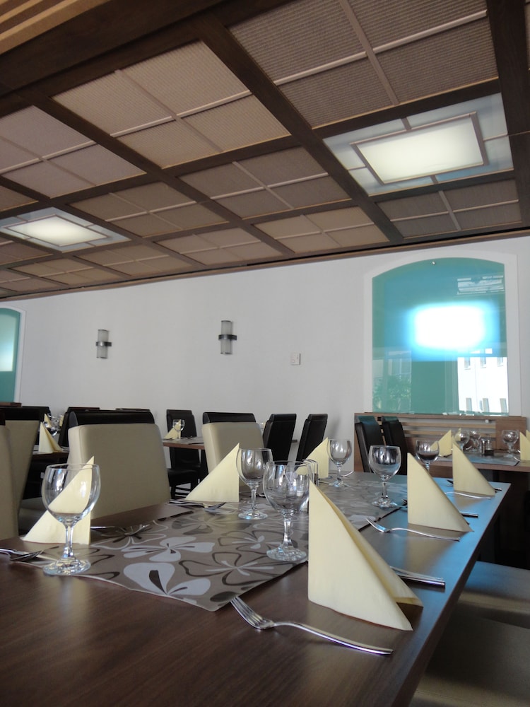 CE Plaza Hotel 26/33