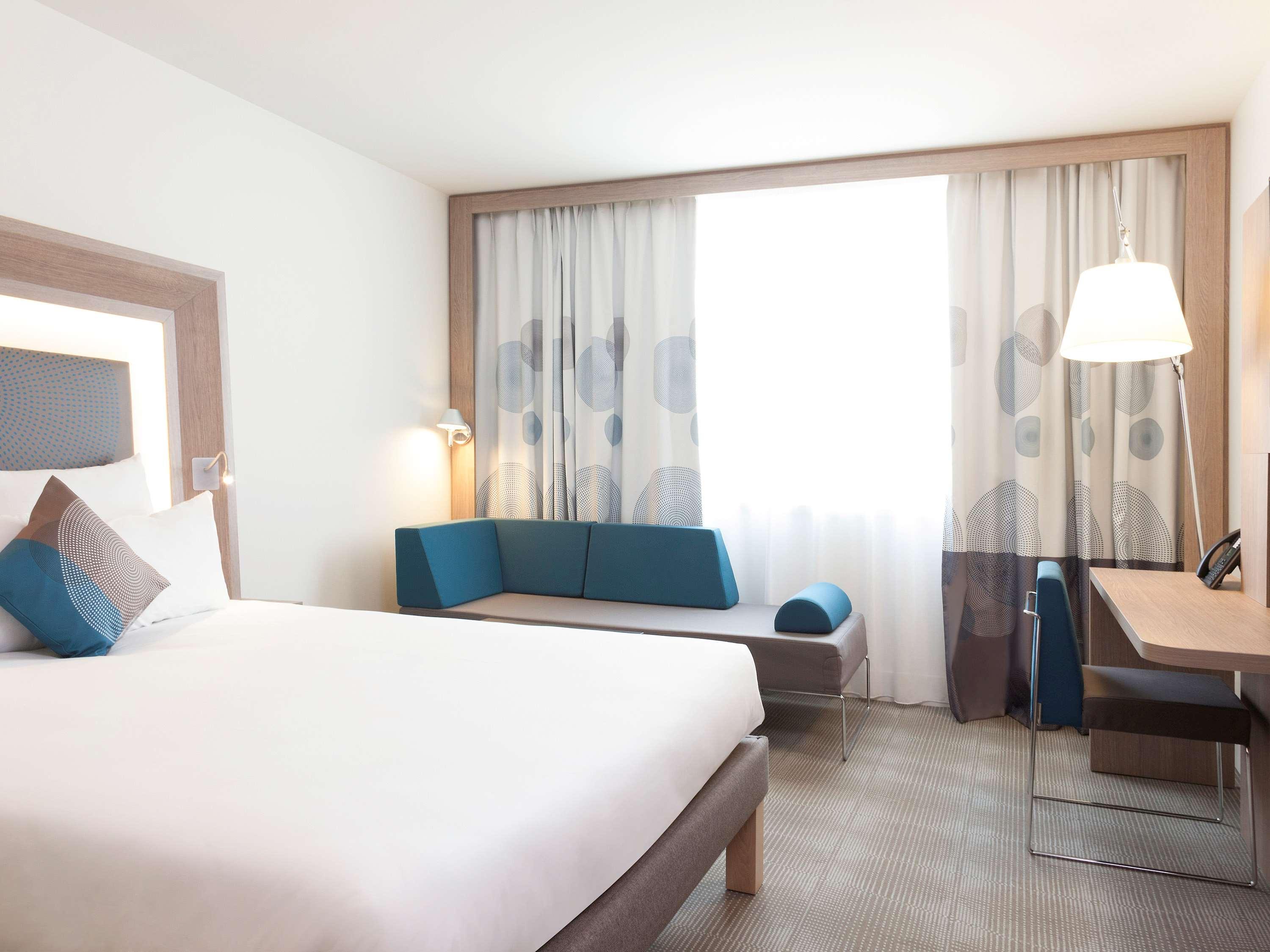 DELUXE, DOUBLE BED, EIFFEL VIEW, SOFA