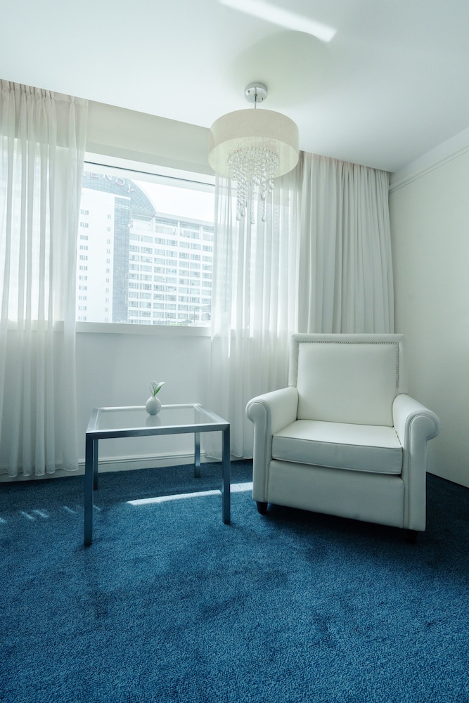 Night Hotel Bangkok (formerly Dream Hotel Bangkok) 57/81