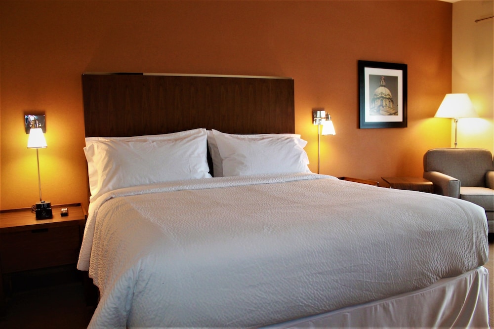 FOUR POINTS BY SHERATON GRANDE PRAIRIE 8/36