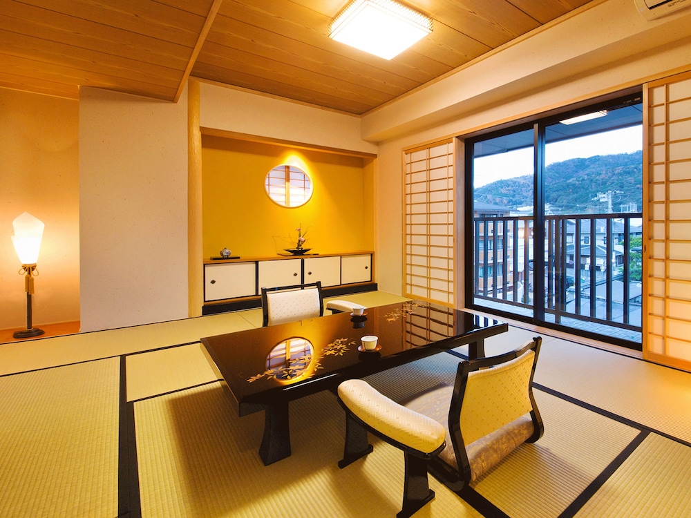 Ryokan Kanade 48/63