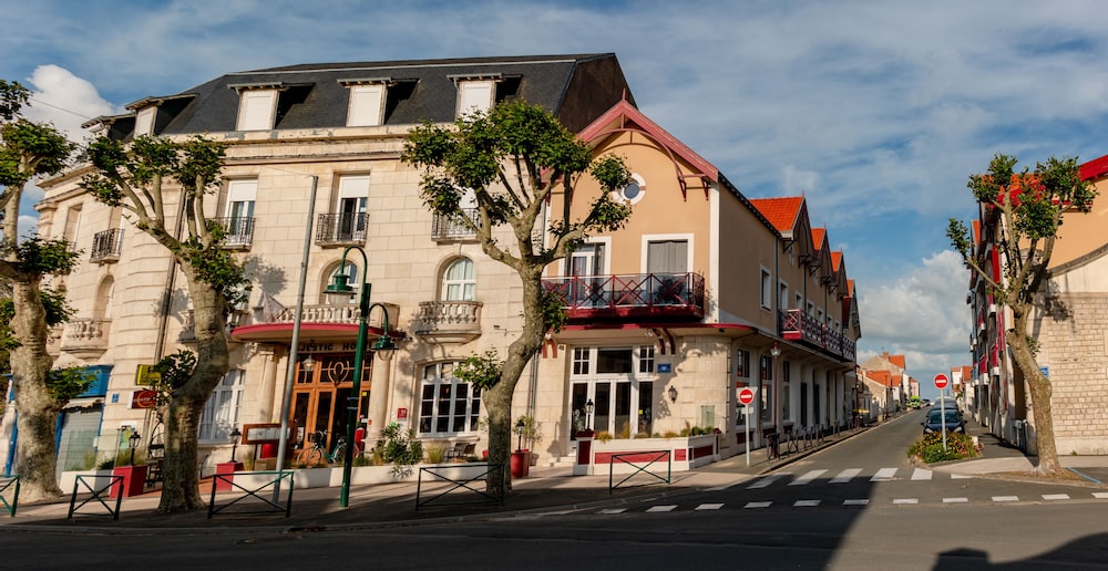 Logis Hotel Le Majestic 5/48