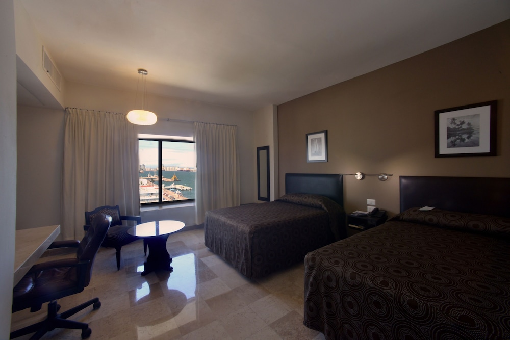 Mar y Tierra Hotel 9/48