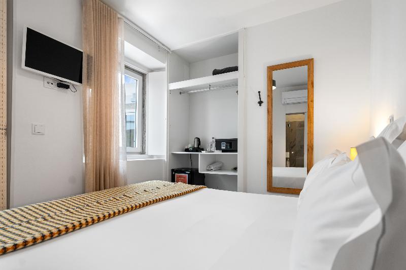 ROOM, DOUBLE BED, SMALL