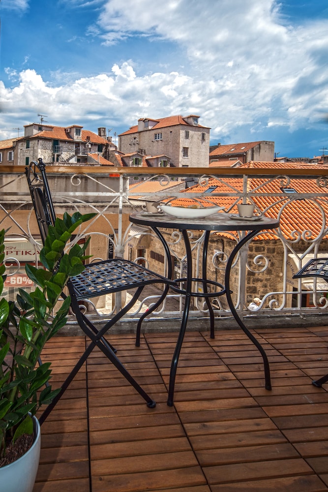 Marmontova Luxury Rooms 35/46