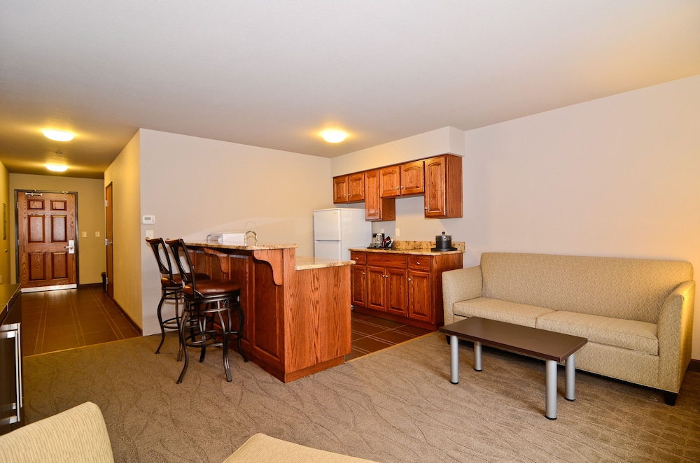 Astoria Hotel and Event Center 48/61