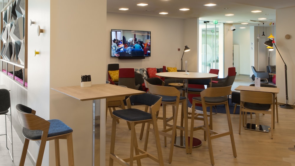 Holiday Inn Express Geneva Airport 30/39