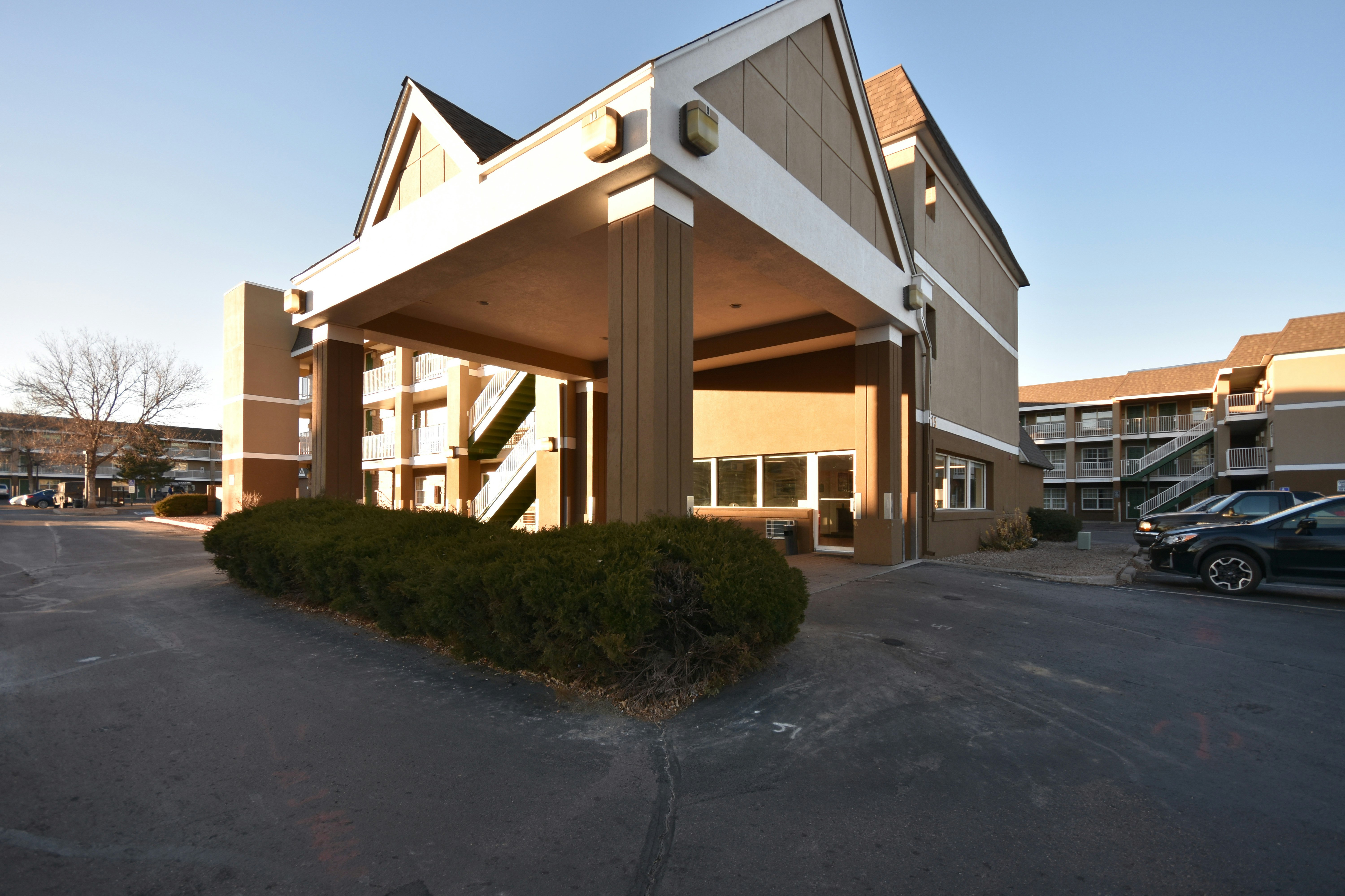 HomeTowne Studios by Red Roof Denver - Lakewood West 37/42