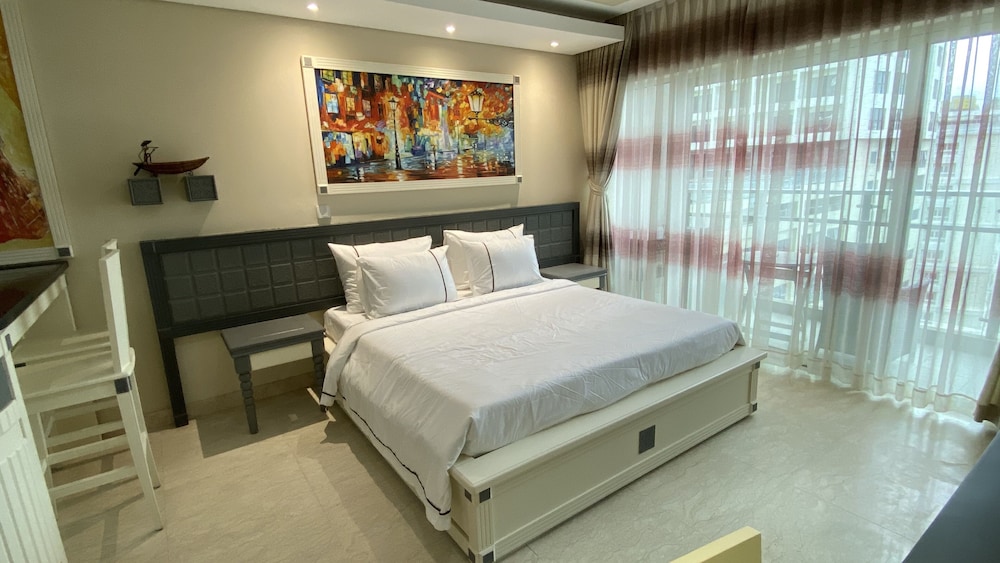 SUPERIOR, STUDIO, QUEEN BED, OCEAN VIEW, KITCHENETTE
