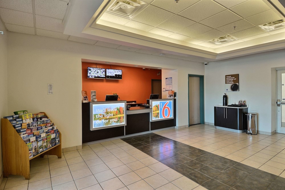 Motel6 Tewksbury, MA - Boston 8/42