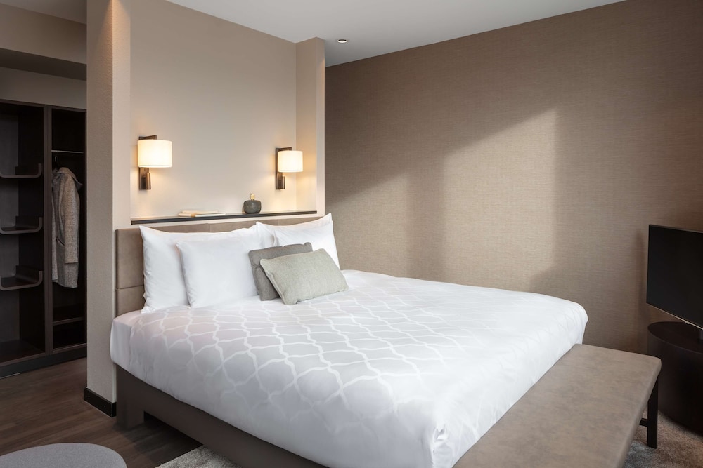 Victoria, Suite, King Bed, Sofa